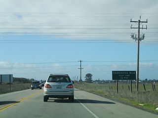 The only traffic signal along this stretch of California 156 is with Castroville Boulevard. After this intersection, California 156 will become a freeway for its final distance to California 1 (Cabrillo Highway).