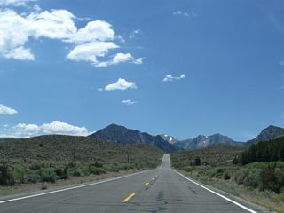 Gaining 150 feet in elevation to over 7,200 feet above sea level, June Lake Loop runs south from Parker Lake Road to Grant Lake.