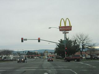 Eastbound California 162 and northbound California 70 Business meet Feather River Boulevard at this traffic signal.