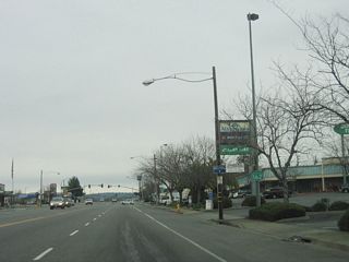 A California 162 east route marker shield is posted between Lincoln Street and Myers Street.