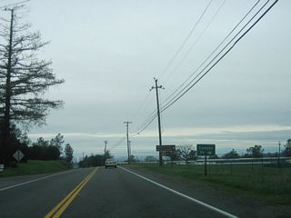 A bit further ahead, westbound California 162 approaches CR B-2 (Canyon Drive) to Oroville Dam. CR B-2 connects to the dam, then turns west to follow Oroville Dam Boulevard, Orange Avenue, and Montgomery Street into downtown Oroville. CR B-2 is mostly unsigned.