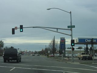 Westbound California 162 (Oroville Dam Boulevard) and southbound California 70 Business meet Fifth Avenue at this traffic signal.