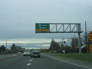 The right lane of California 162 (Oroville Dam Boulevard) west becomes exit only for California 70 north to Chico and Quincy. This marks the western terminus of California 70 Business.
