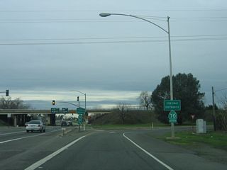 Westbound California 162 (Oroville Dam Boulevard) meets the on-ramp to California 70 north. The next left connects to California 70 south to Marysville, and California 162 itself continues west to Willows.