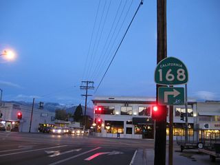 This shield advises that California 168 will turn right from eastbound Line Street onto southbound U.S. 395 (Main Street). The two routes will share alignment for about ten miles before splitting in Big Pine.