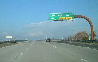 Eastbound California 168 (Sierra Freeway) approaches Exit 7, Herndon Avenue, next right.