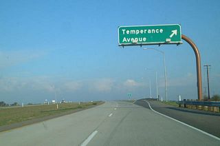 Eastbound California 168 (Sierra Freeway) reaches Exit 9, Temperance Avenue.