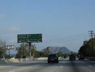 This mileage sign provides the distance to the next three exits from California 170 (Hollywood Freeway) south: Exit 6B, Magnolia Boulevard; Exit 6A, Riverside Drive; and Exit 5B, California 134 (Ventura Freeway) east to Glendale and Pasadena.