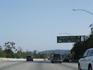 Southbound California 170 (Hollywood Freeway) reaches Exit 6B, Magnolia Boulevard.