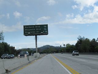This mileage sign provides the distance to the next three exits from California 170 (Hollywood Freeway) south: Exit 7, Burbank Boulevard; Exit 6B, Magnolia Boulevard; and Exit 6A, Riverside Drive.