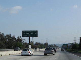 This mileage sign provides the distance to the next three exits from California 170 (Hollywood Freeway) south: Exit 9, Sherman Way; Exit 8B, Victory Boulevard; and Exit 8A, Oxnard Street and Laurel Canyon Boulevard.