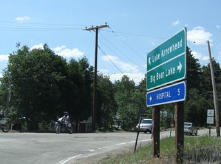 Upon turning off California 18, this green guide sign points the way to California 173 north to Lake Arrowhead and California 18 east to Running Springs and Big Bear Lake.