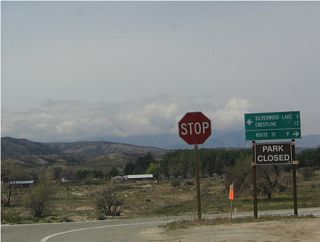 Once California 173 meets California 138, a right turn follows California 138 west to Interstate 15; a left turn follows California 138 east to California 18 in Crestline.