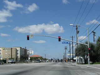 Northbound Buck Owens Boulevard meets Sillect Avenue in Bakersfield. Turn left on Sillect Avenue to the on-ramp for California 99 north or turn right to see the Bakersfield Arch that spans Sillect Avenue near the Buck Owens Crystal Palace Theater and Museum.