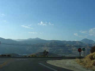 Eastbound Lake Isabella Boulevard ends at California 178, which downgrades to an expressway at this point.