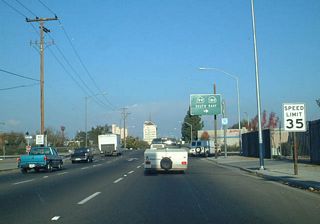 A service road links the exit ramps from SR 99 south to Stanislaus Street and Fresno Street and the entrance ramp to the freeway south. This overhead remained after the SR 180 relocation, but without the SR 180 shield.
