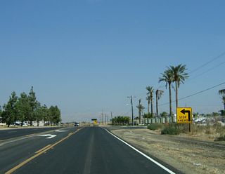 California 184 approaches California 178 as the highway turns sharply north.