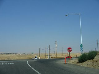 Northbound California 184 meets California 178. Turn left to follow the California 178 west to downtown Bakersfield. Turn right to follow California 178 east through Kern River Canyon to Lake Isabella.