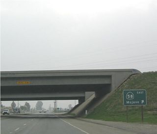 Southbound California 184 meets the California 58 freeway on-ramp east to Tehachapi, Mojave, and Barstow.