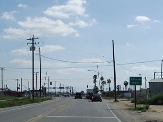 The next signalized intersection along California 184 south is with Historic U.S. 466 (Edison Highway).