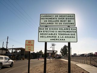 Continuing south, the U.S. Customs Station appears on the east side of the highway. This sign warns that large sums of money (greater than $10,000) is required to be declared to U.S. Customs. The town of Andrade is mostly devoted to commerce across the border, including the parking areas and the pedestrian facilities. Most services, however, are in Algodones, Baja California Norte, on the south side of the border.