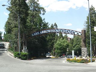 SR 189 branches northwest from SR 173 along Lakes Edge Road adjacent to the arch spanning the entrance to the privately owned Lake Arrowhead Village ("Old World Charm, New World Excitement"). The village is part of the larger unincorporated community of Lake Arrowhead, which had a population of 12,424 as of the 2010 Census.