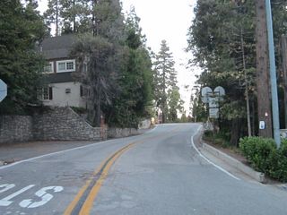 The westbound beginning of SR 189 along Lakes Edge Road typifies the state route: narrow, hilly, and winding with limited sight distances.
