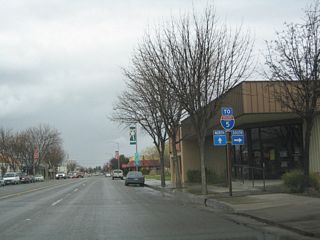 Entering downtown Coalinga along eastbound California 198/Elm Avenue, we approach the intersection with California 33/Fifth Street. Turn right for California 33 south to Interstate 5 south. Continue straight ahead for California 33 north and California 198 east to Interstate 5 north.