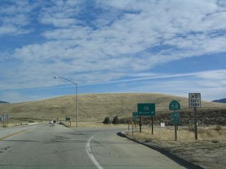 An end shield for SR 58 Business precedes the eastbound entrance ramp for SR 58 to Mojave and Barstow.