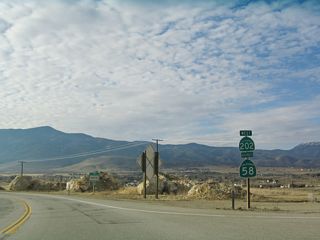 The first confirming markers for SR 202 west and SR 58 Business east appeared south of SR 58. SR 58 Business branches east from Tucker Road at Tehachapi Boulevard. This assembly was removed by 2021.