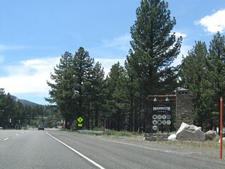 After the visitor center is another welcome sign for the town of Mammoth Lakes. After the visitor center turnoff, the expressway will change into a conventional urban roadway leading into town.