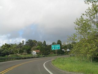 Canon Street has two lanes between Catalina Boulevard and Rosecrans Street near Shelter Island. Point Loma Avenue stems northwest to Sunset Cliffs and Ocean Beach while Canon Street turns southeast toward Roseville.