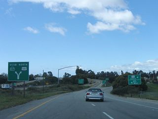 The Patterson Avenue entrance ramp for U.S. 101/SR 1 north separates with the connection to SR 217 west.