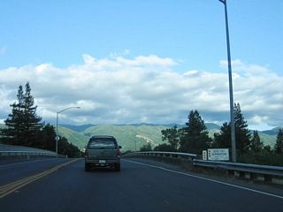 California 222 is an unsigned route. It begins at U.S. 101 in Ukiah and ends at Sanford Ranch Road/East Side Road in Talmage. We start at the U.S. 101 interchange (note 222/101 separation sign) in the city of Ukiah, which is the seat of Mendocino County and is located at 610 feet elevation and reaches an annual average of 36.96 inches of rain.