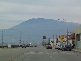 Upon leaving Arvin and crossing the railroad tracks, California 223 narrows back to two lanes.