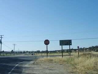 There is no end shield assembly for SR 229 at SR 41. SR 41 west heads 15 miles to Atascadero and 15 miles east to Shandon. Through a connection with Geneseo Road, traffic can take a short cut to Paso Robles, which is 13 miles northwest of here. However, access to Geneseo Road is achieved via SR 41 east, then a left turn onto Geneseo Road north.