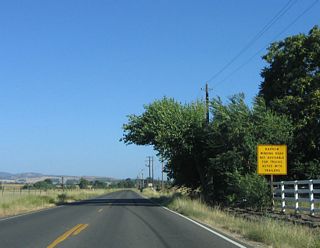 Southbound California 229 is fairly straight until south of Creston, but it is winding with only one and a half lanes for the final six miles before meeting California 58.