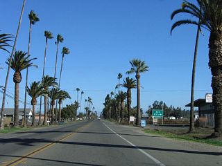 Shortly thereafter, California 233 (Robertson Boulevard) north approaches Avenue 23 1/2 east.