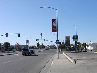 Now traveling south, California 233 (Robertson Boulevard) approaches Chowchilla Boulevard, which offers connections to various motorist services (food, gas, coffee).