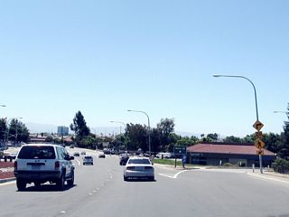 Westbound California 237 (Calaveras Boulevard) reaches Exit 10, Main Street. Despite the exit ramp, this is not the start of the California 237 freeway (at least not yet).