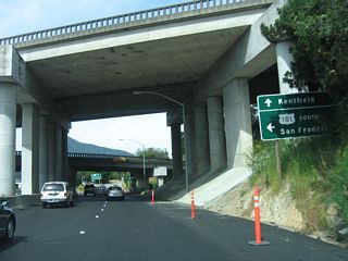 Westbound Sir Francis Drake Boulevard approaches U.S. 101 (Redwood Highway) south to San Francisco (after the traffic signal). Continue straight ahead to Kentfield.