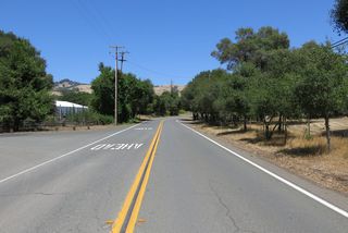 Eastbound California 253 starts off relatively straight, but the route will ascend out of Anderson Valley to Pine Ridge, then descend into Ukiah. Along the way, California 253 sees plenty of curves and changes in grade.