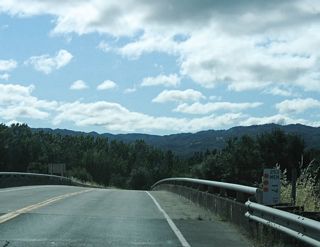 A California 253 postmile appears along the ramp to northbound U.S. 101. The ramp crosses over the U.S. 101 freeway, then loops onto northbound.