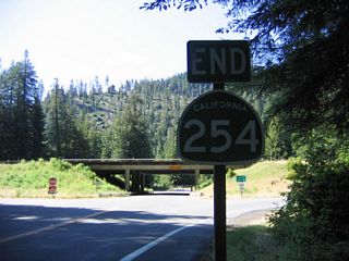 An end California 254 shield assembly is posted prior to the U.S. 101 interchange. At this point, the state highway leaves the state park.