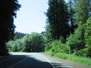 Southbound California 254 (Avenue of the Giants) approaches Sorenson Road southwest to U.S. 101 Exit 667 and Englewood Ranch Road northeast (local access, not a through road).