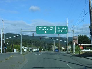 Now traveling due east, northbound California 255 (Samoa Boulevard) approaches U.S. 101 (Redwood Highway) at Exit 713 in Arcata. The first ramp connects to U.S. 101 south to Eureka, while the second ramp connects to U.S. 101 north to Crescent City in Del Norte County.