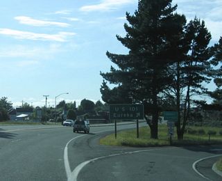 The interchange between California 255 and U.S. 101 (Redwood Highway) at Exit 713 is a modified cloverleaf. The first ramp connects to northbound U.S. 101; the second ramp is a loop ramp that connects to U.S. 101 south. Note the use of text-based signs here, rather than a U.S. 101 shield.