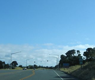 This California 255 trailblazer points the way for the continuation of the southbound route. This is the only shield with a directional shield banner, although there are only a few reassurance shields along the entire state route.