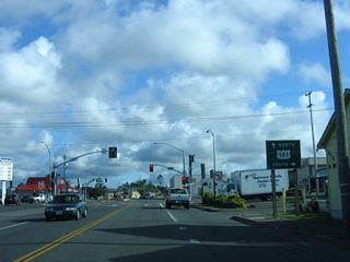 Southbound California 255 approaches U.S. 101. The U.S. highway uses a one-way couplet to pass through downtown Eureka, with southbound U.S. 101 using 4th Street and northbound U.S. 101 using 5th Street.