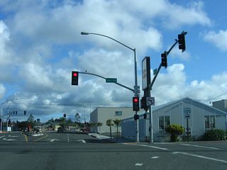 There is no end shield assembly for California 255 at the first U.S. 101 intersection. Here, southbound California 255 meets U.S. 101 south at 4th Street.